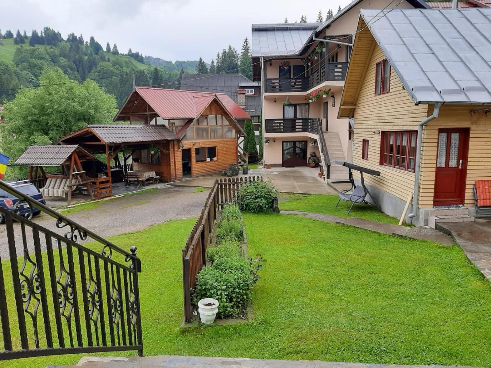 Lip Si Ely Otel Dîmbovicioara Dış mekan fotoğraf