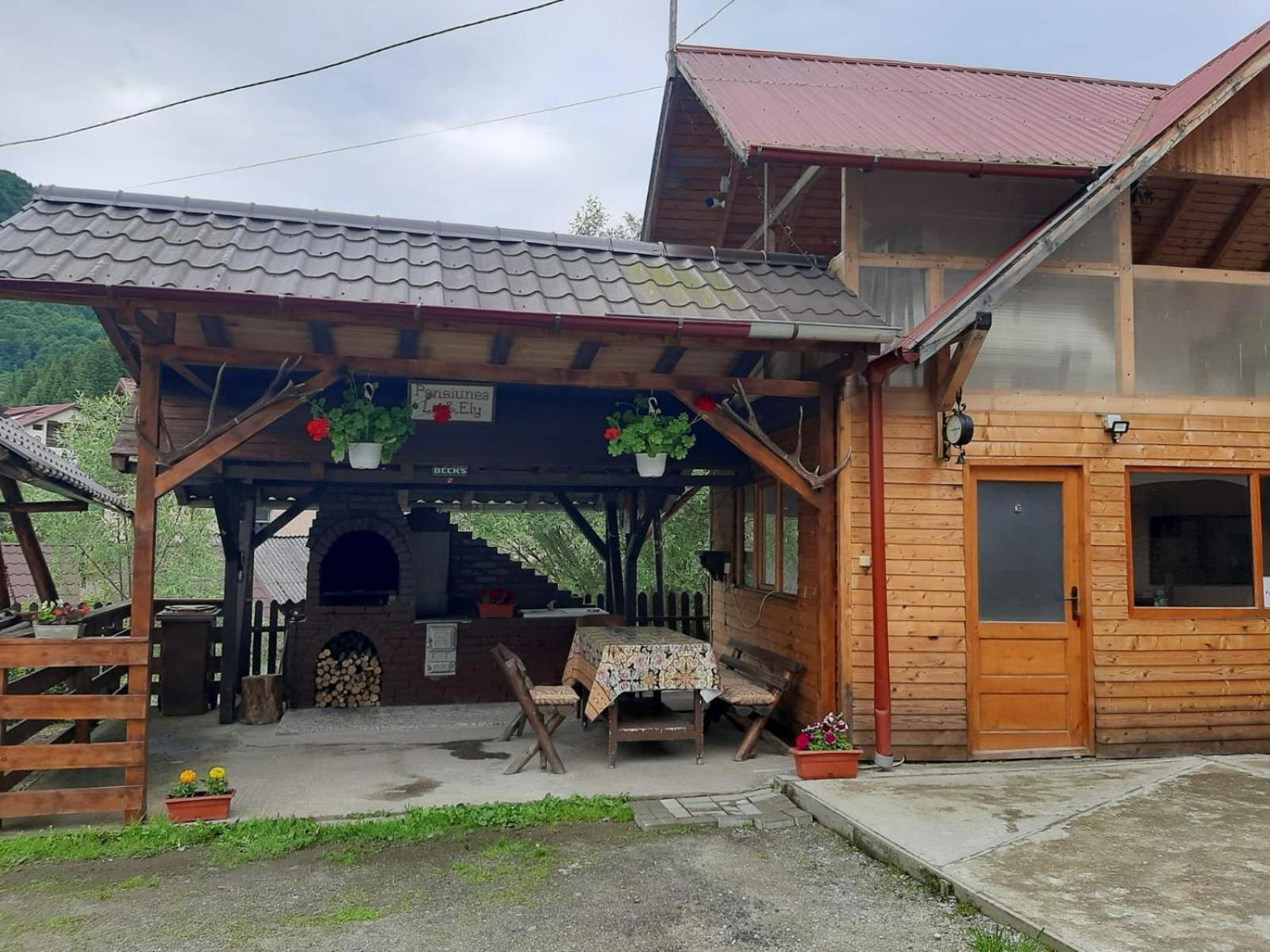 Lip Si Ely Otel Dîmbovicioara Dış mekan fotoğraf
