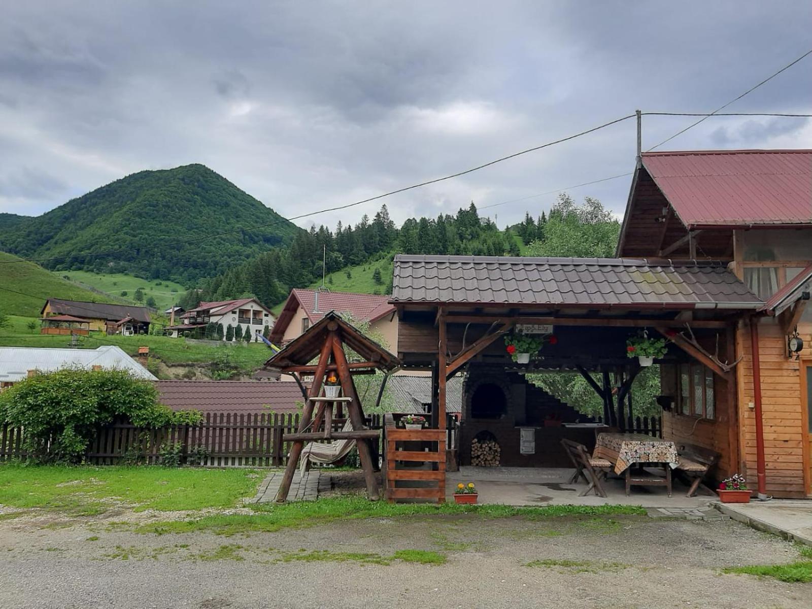 Lip Si Ely Otel Dîmbovicioara Dış mekan fotoğraf