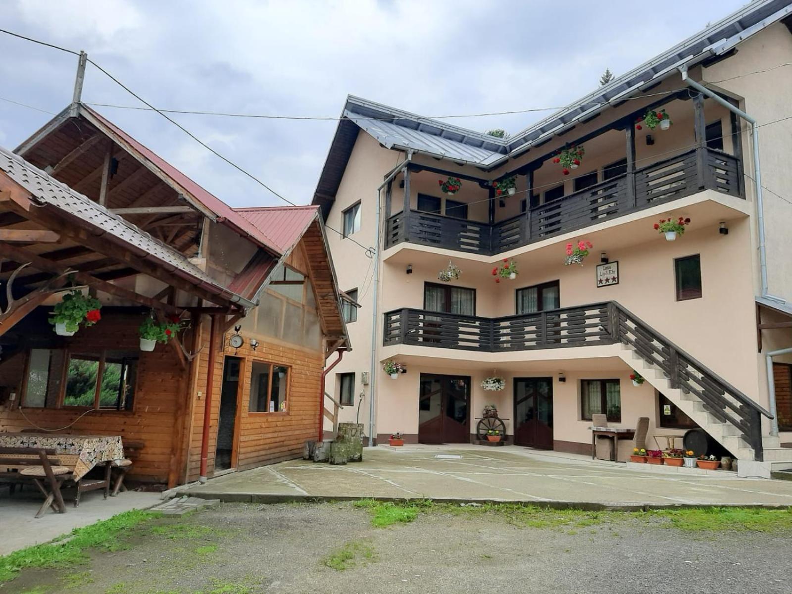 Lip Si Ely Otel Dîmbovicioara Dış mekan fotoğraf